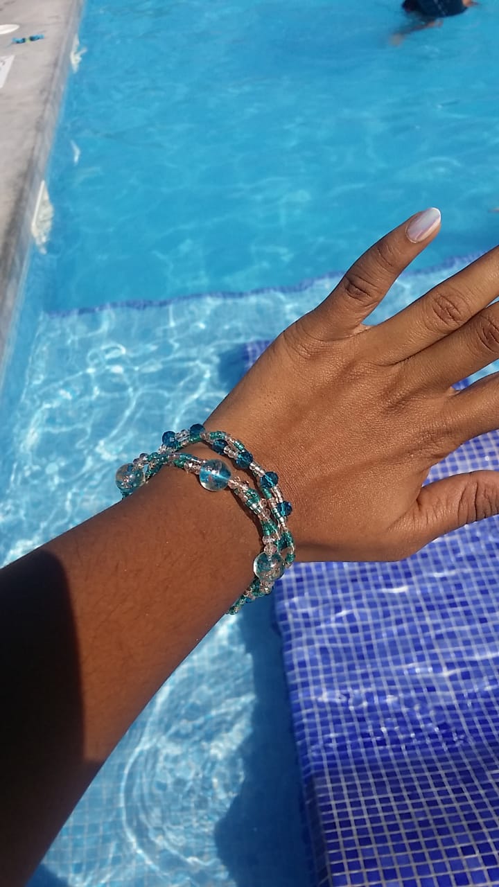 Pulsera de cristal azul verdoso